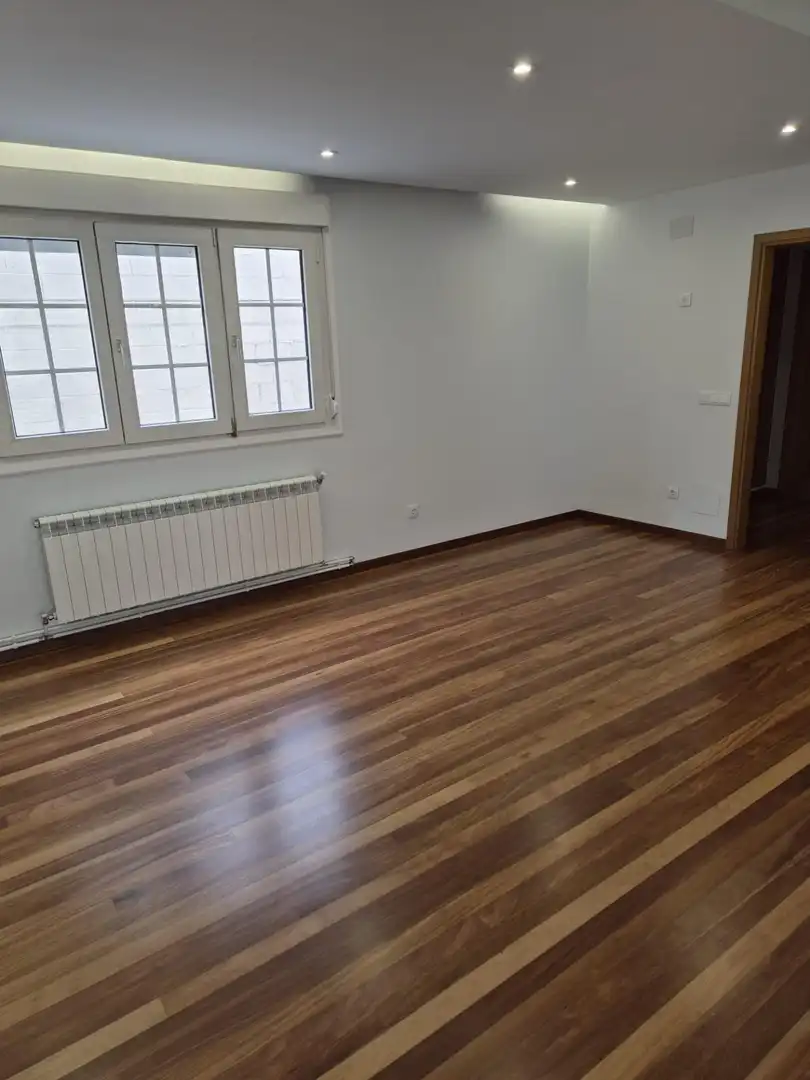 Sala d'estar de Casa o xalet de lloguer en A Coruña Capital  amb Calefacció, Jardí privat i Terrassa