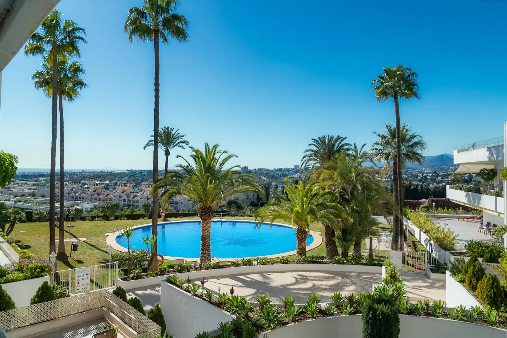 Piscina de Apartament en venda en Marbella amb Piscina comunitària