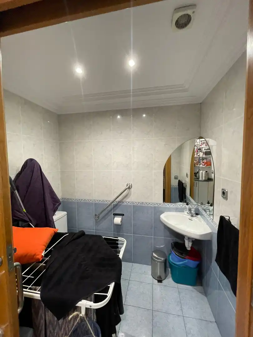 Badezimmer von Geschaftsraum zur Miete in Barakaldo  mit Möbliert und Internet