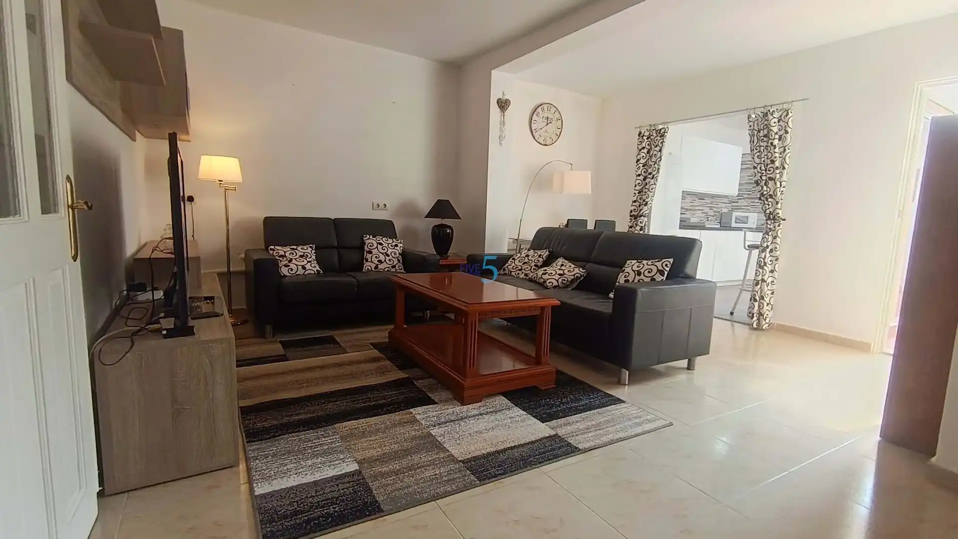 Wohnzimmer von Einfamilien-Reihenhaus zum Verkauf in Torrevieja mit Klimaanlage, Heizung und Möbliert