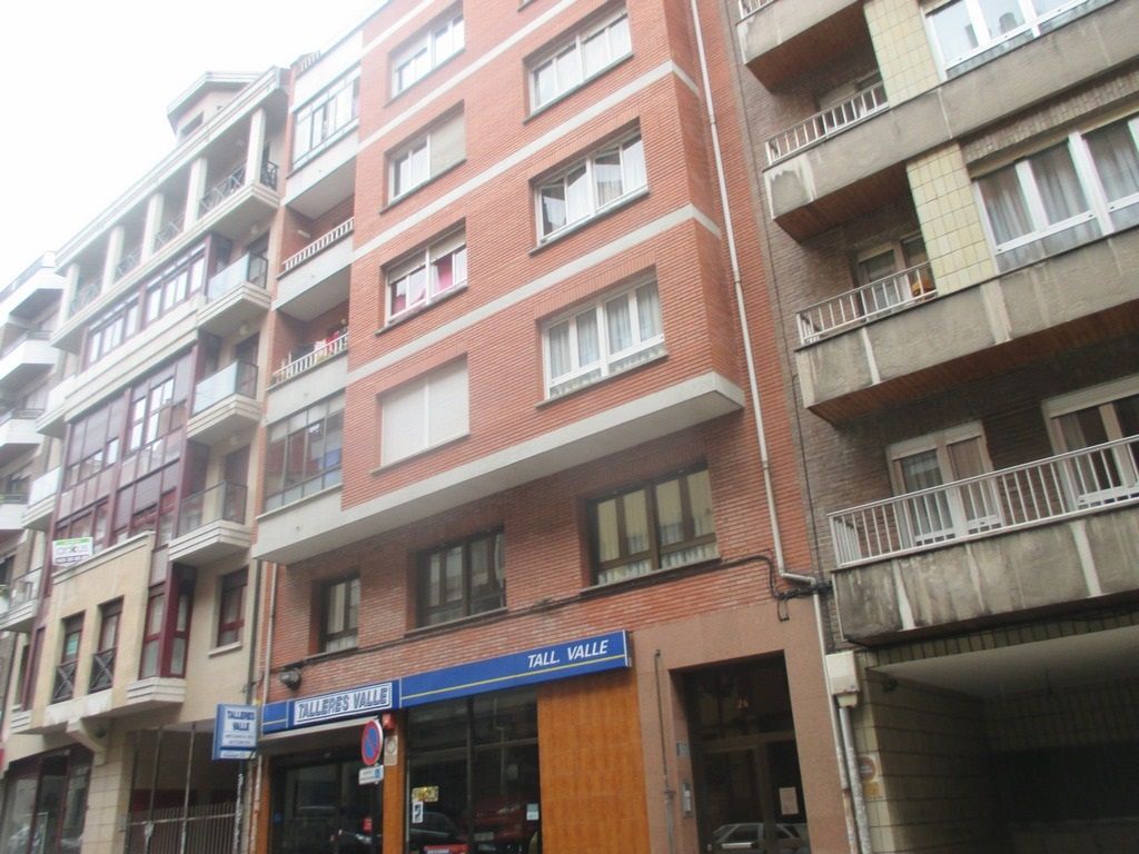 Vista exterior de Piso en venta en Oviedo 