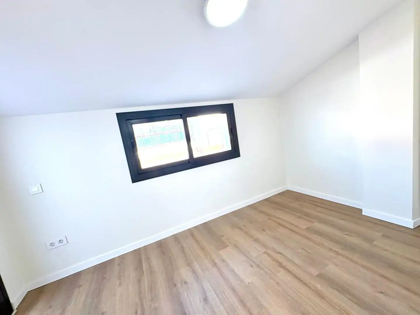 Habitación de Ático en venta en Santa Perpètua de Mogoda con Aire acondicionado, Calefacción y Parquet