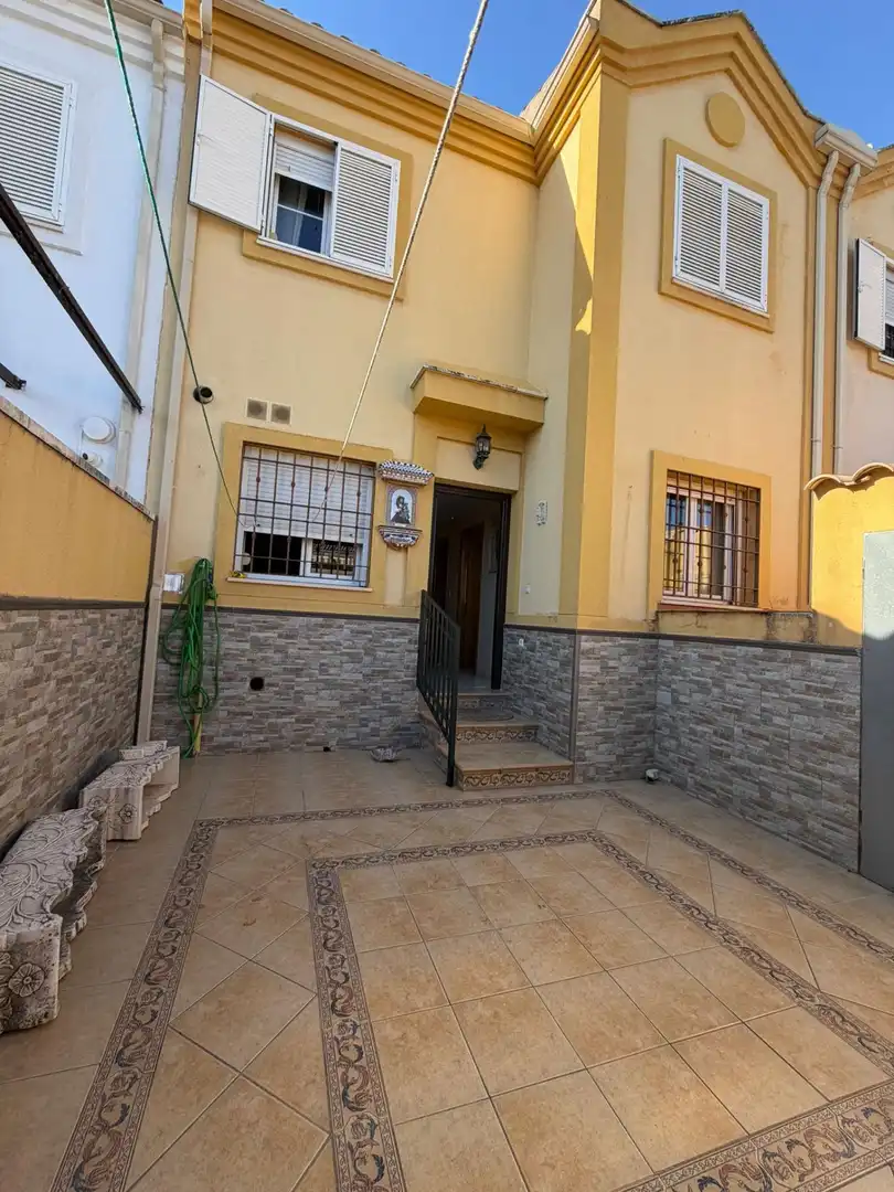 Exterior view of Houses for sale in Córdoba  with Air Conditioner, Private garden and Balcony