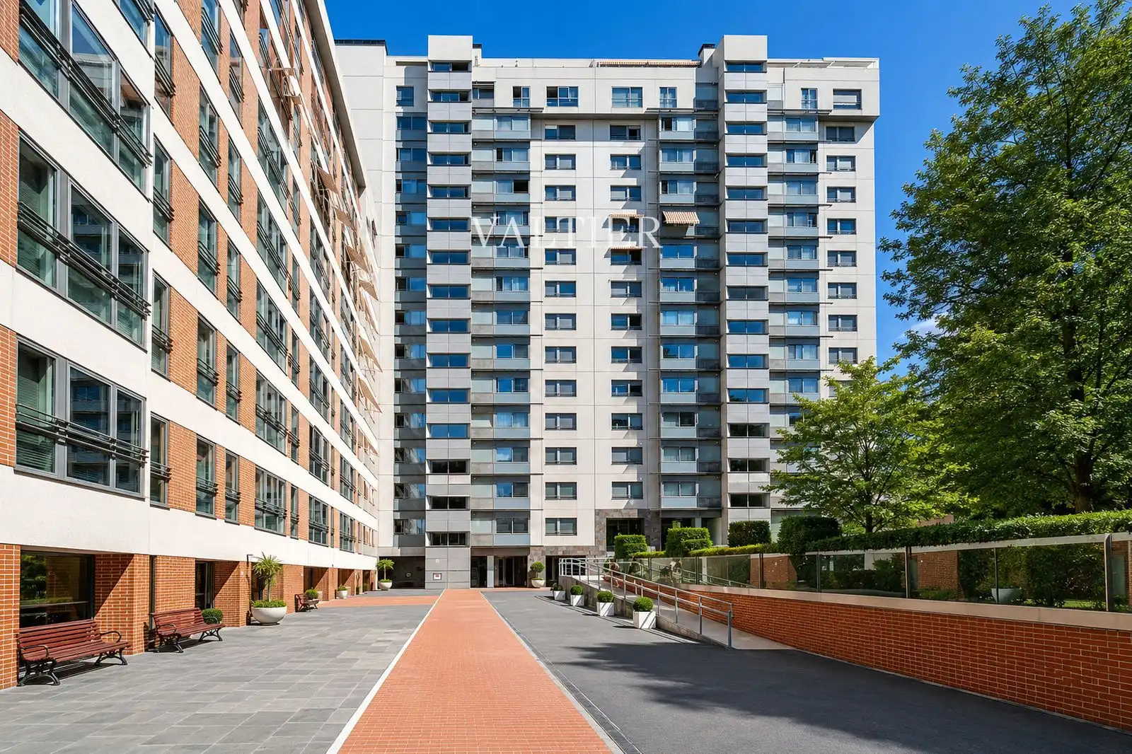 Exterior view of Flat for rent in Madrid  with Air Conditioner, Terrace and Storage room