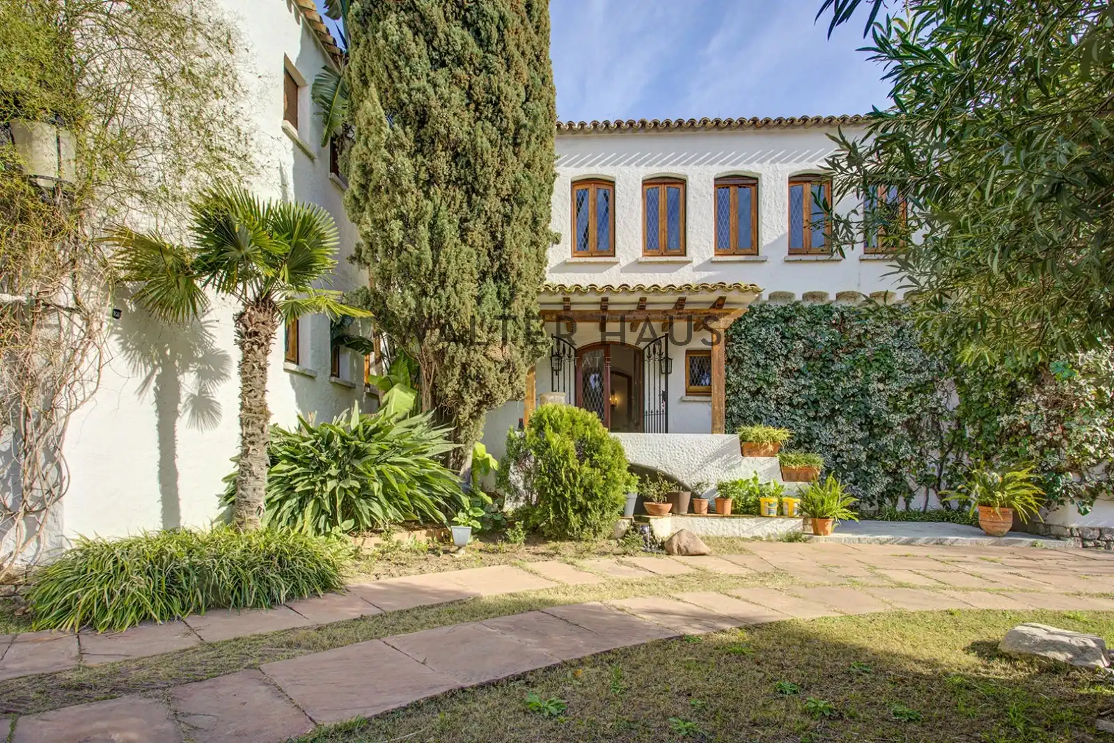 Außenansicht von Haus oder Chalet zum Verkauf in Sitges mit Klimaanlage, Heizung und Privatgarten
