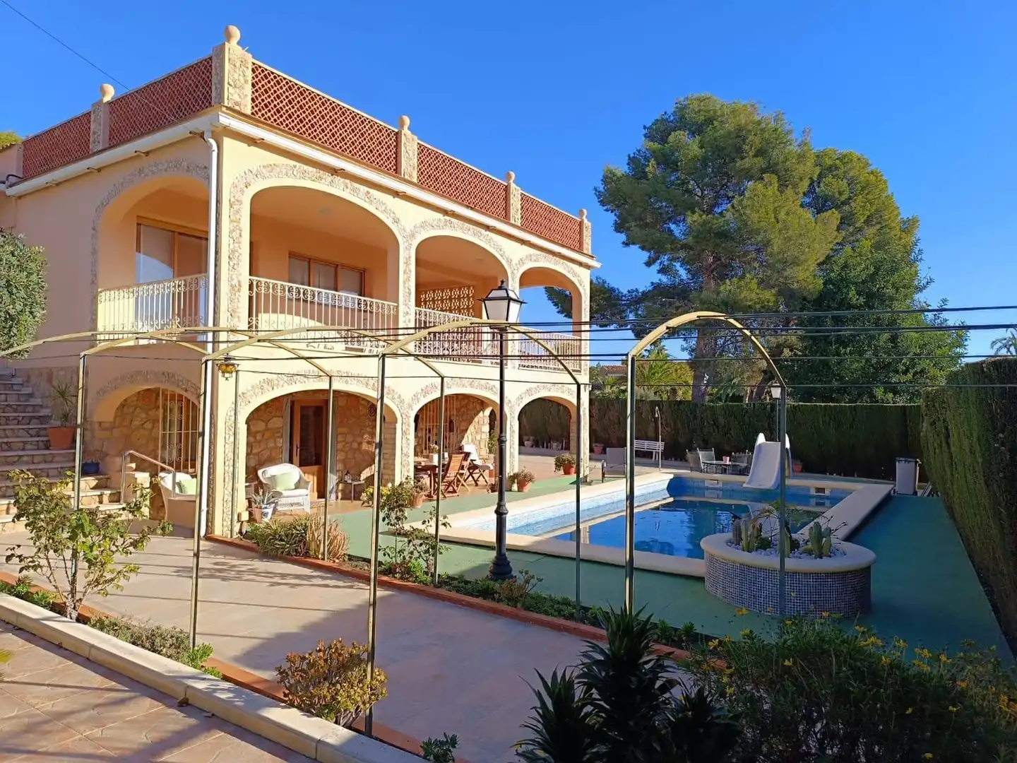 Detached house with pool for sale in varadero 0