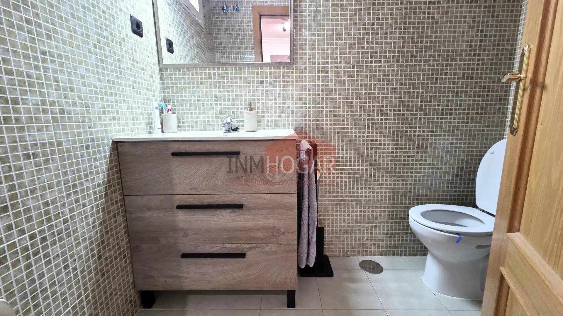 Baño de Piso en venta en Ávila con Calefacción, Terraza y Balcón