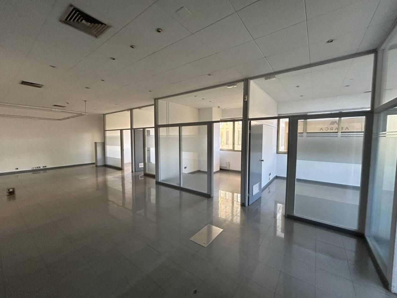 Office to rent in L'Hospitalet de Llobregat  with Air Conditioner and Alarm