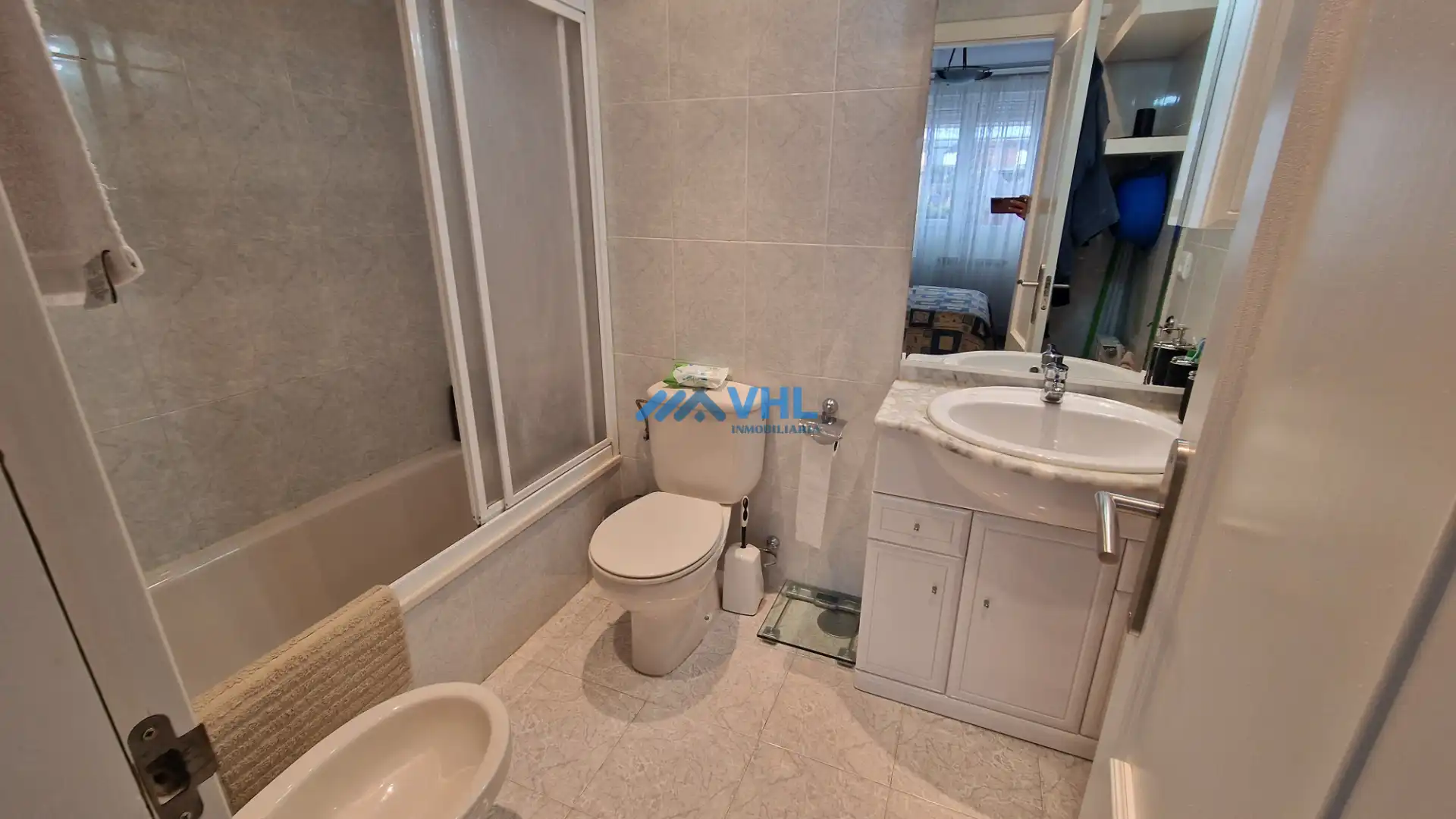 Bathroom of Apartments for rent in Castro-Urdiales  with Heating, Furnished and Community pool