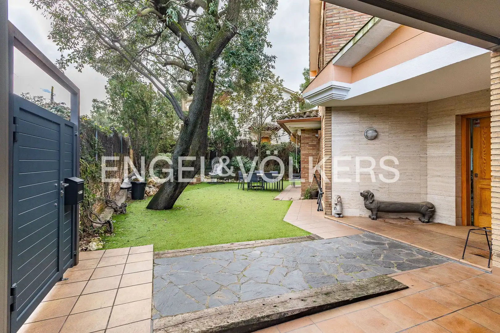 Exterior view of Houses for sale in Sant Cugat del Vallès  with Air Conditioner, Heating and Private garden