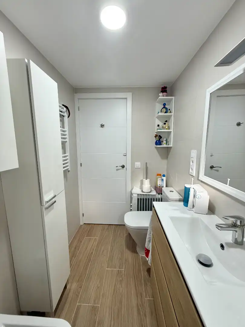 Bathroom of Flat for sale in Madrid  with Heating, Terrace and Storage room