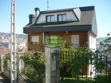 House with balcony for sale in A Carballeira