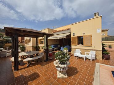 Casa con piscina en venta en vera