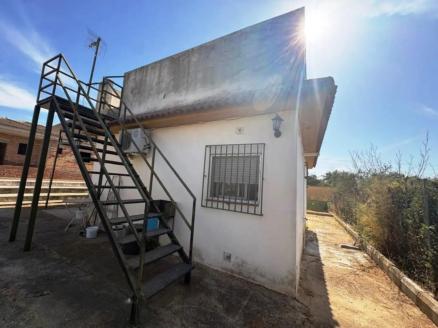 Vista exterior de Casa o xalet en venda en Almensilla amb Piscina comunitària