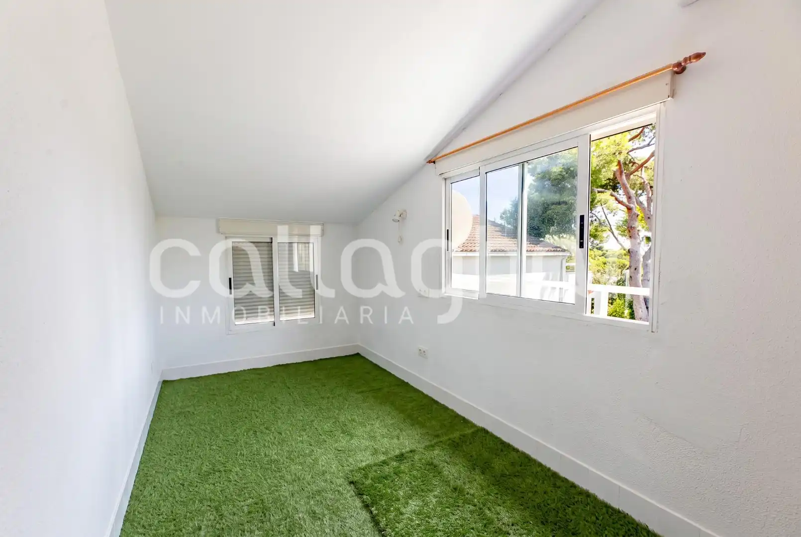 Habitación de Casa adosada en venta en Godella con Aire acondicionado, Calefacción y Jardín privado