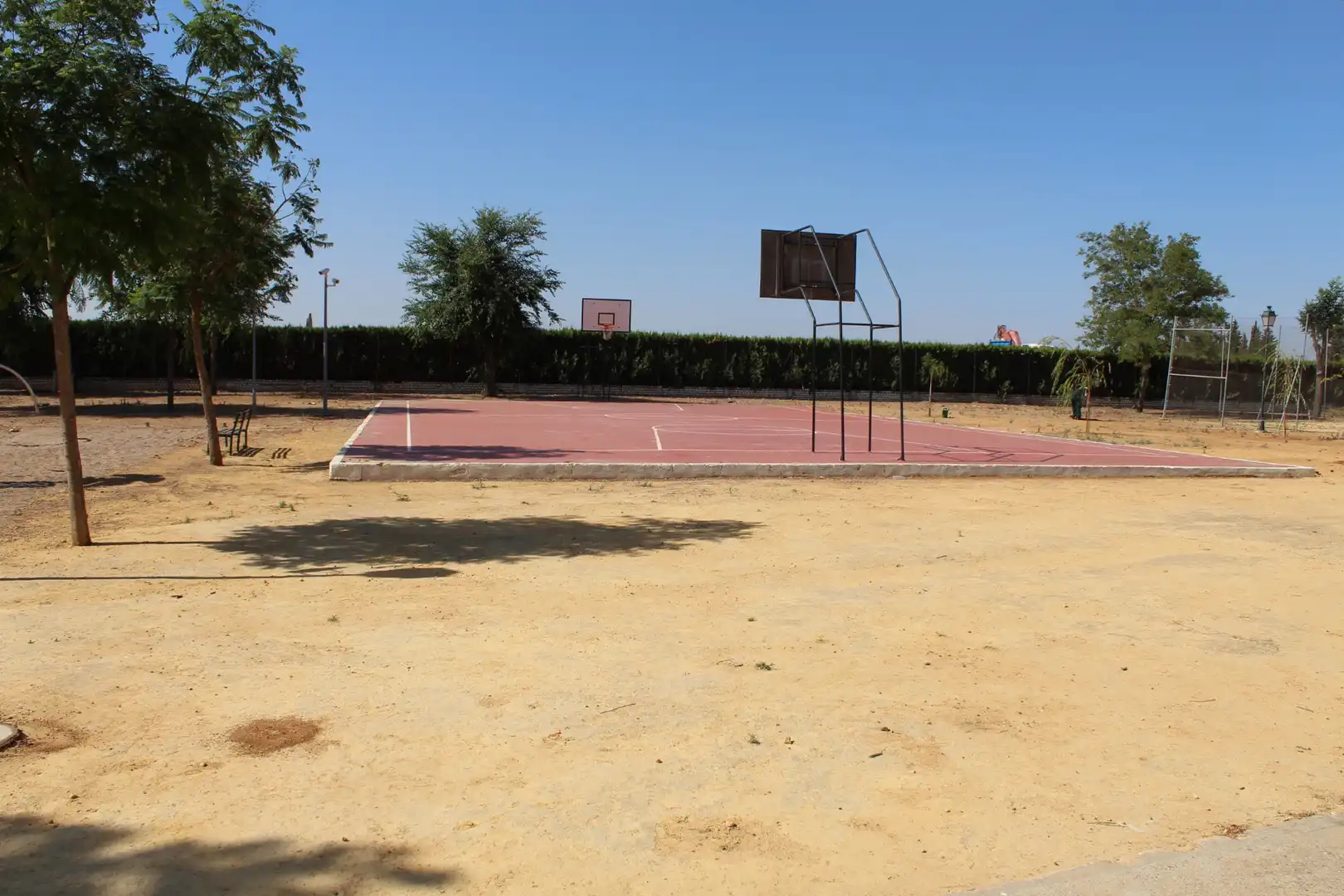 Aparcament de Casa o xalet en venda en Alcalá de Guadaira amb Aire condicionat, Jardí privat i Piscina