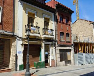 Vista exterior de Casa o xalet en venda en Avilés amb Terrassa