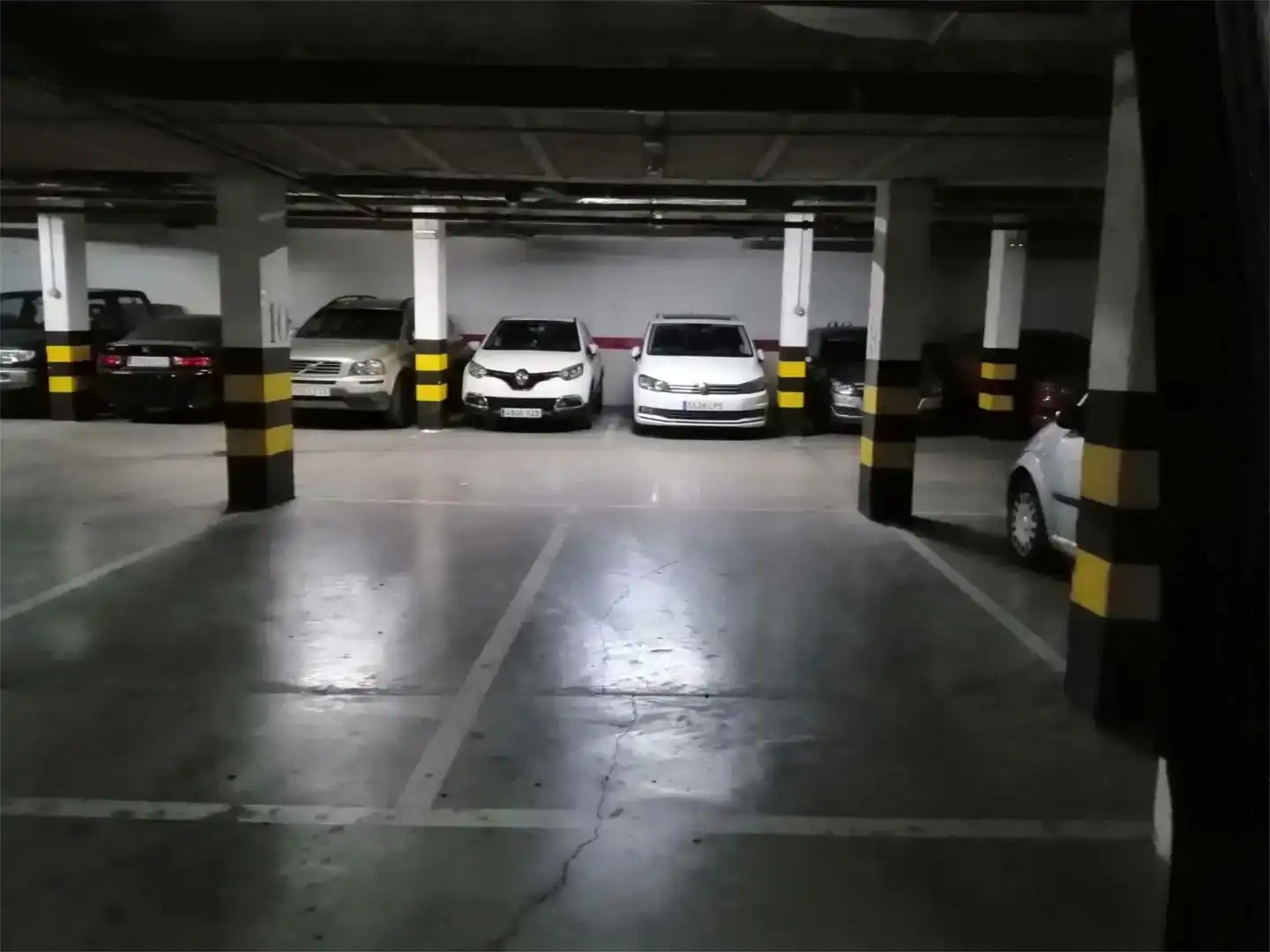 Parkplatz von Garage zum Verkauf in Gines
