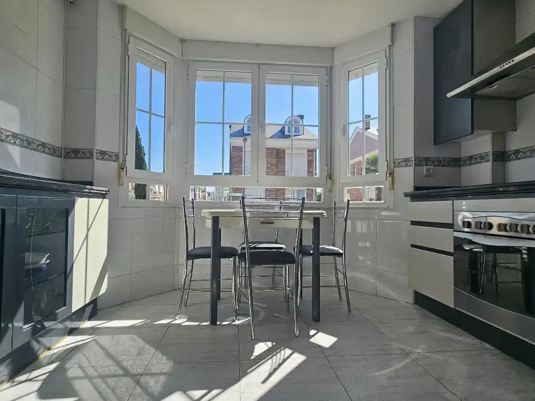 Menjador de Casa o xalet en venda en Santa Marta de Tormes amb Terrassa, Piscina i Balcó