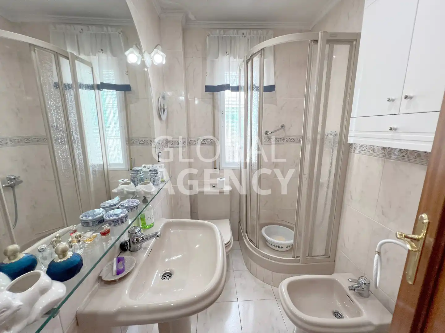 Bathroom of Attic for sale in Madrid  with Air Conditioner, Heating and Parquet flooring