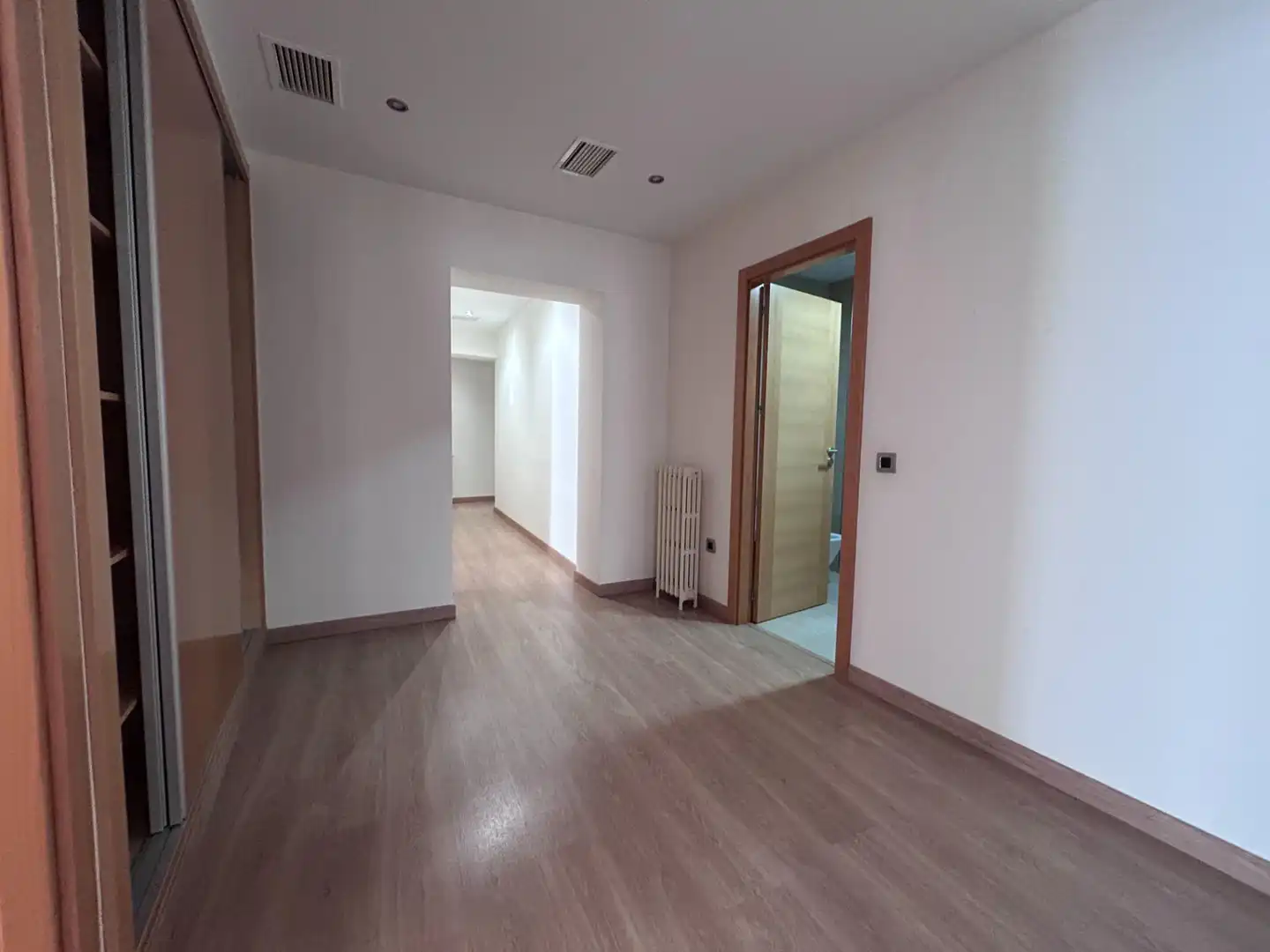 Flat for rent in Madrid  with Air Conditioner and Heating
