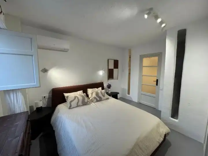 Schlafzimmer von Wohnung zur Miete in Valencia mit Klimaanlage, Heizung und Privatgarten