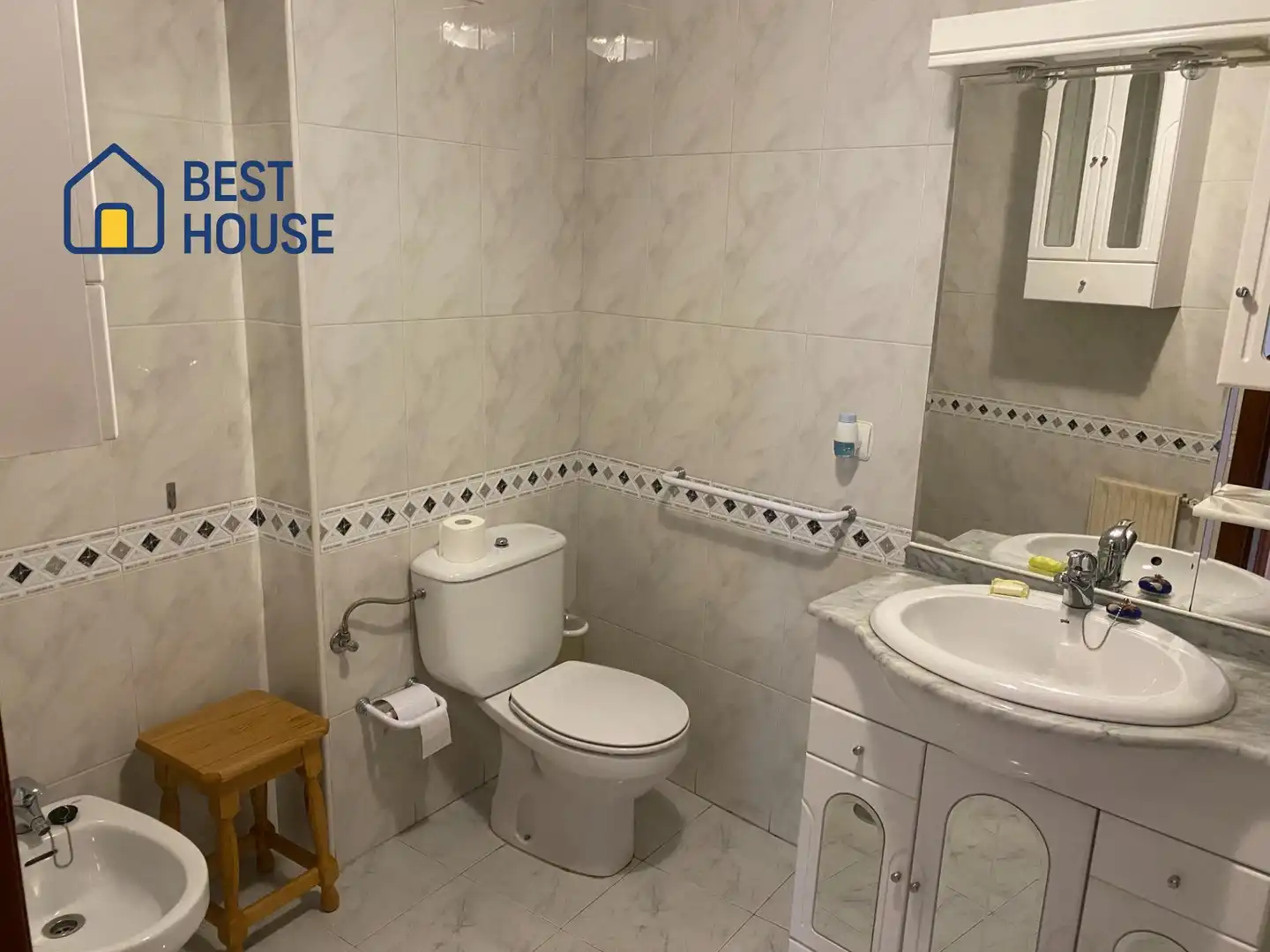 Badezimmer von Wohnungen zur Miete in León Capital  mit Heizung, Terrasse und Abstellraum