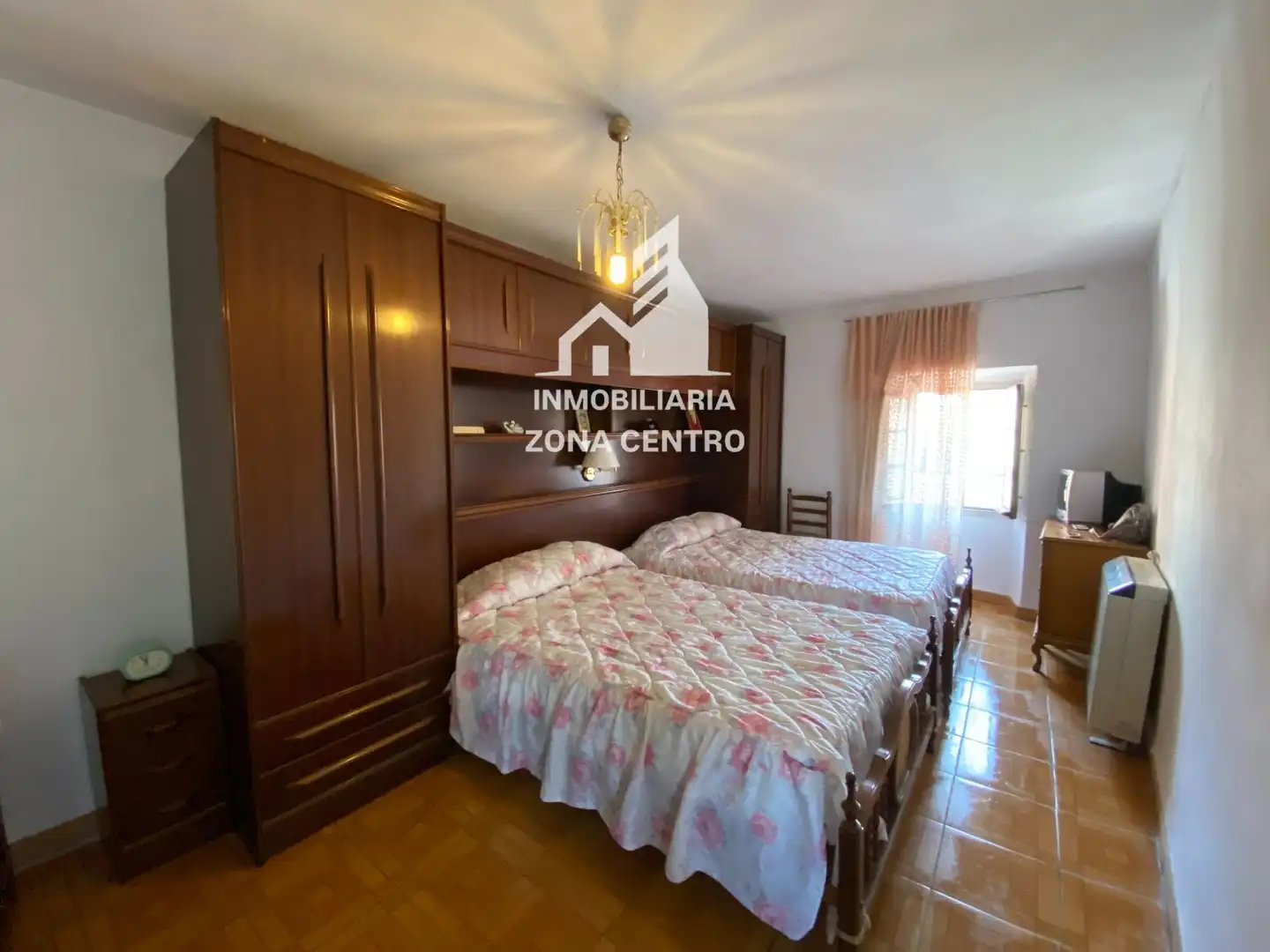 Vista exterior de Casa adosada en venta en Baltanás con Calefacción, Jardín privado y Amueblado