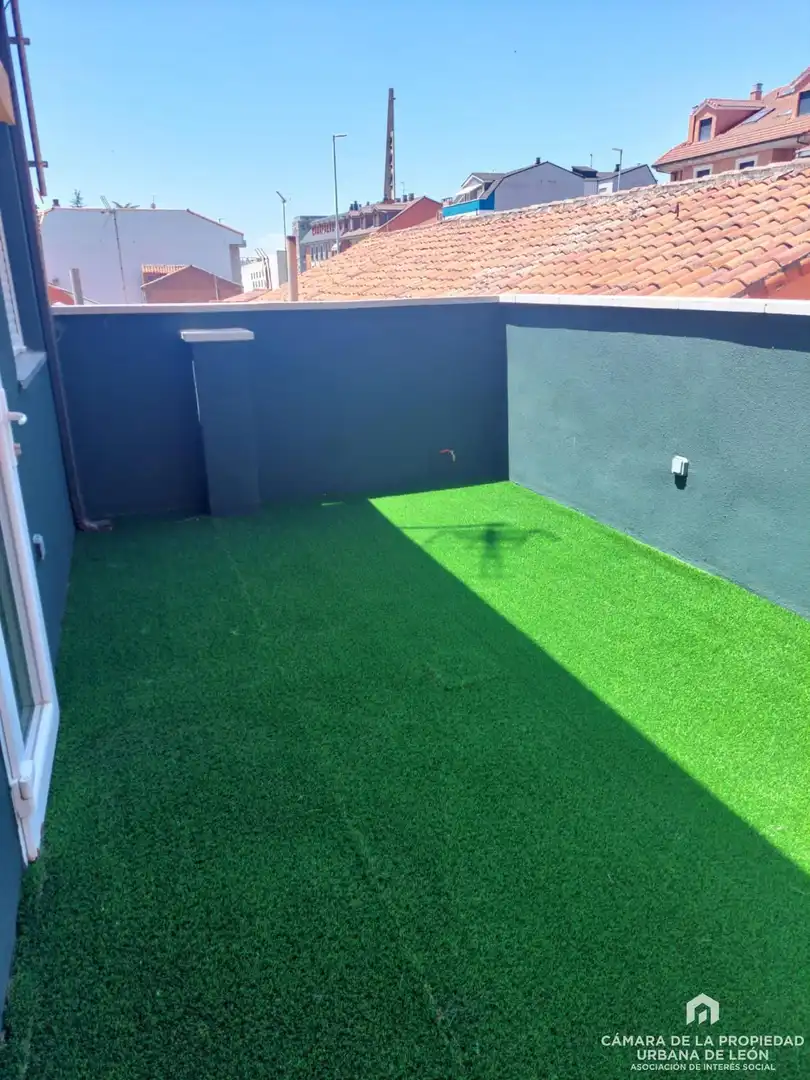 Terrassa de Casa adosada en venda en Valverde de la Virgen amb Calefacció i Terrassa