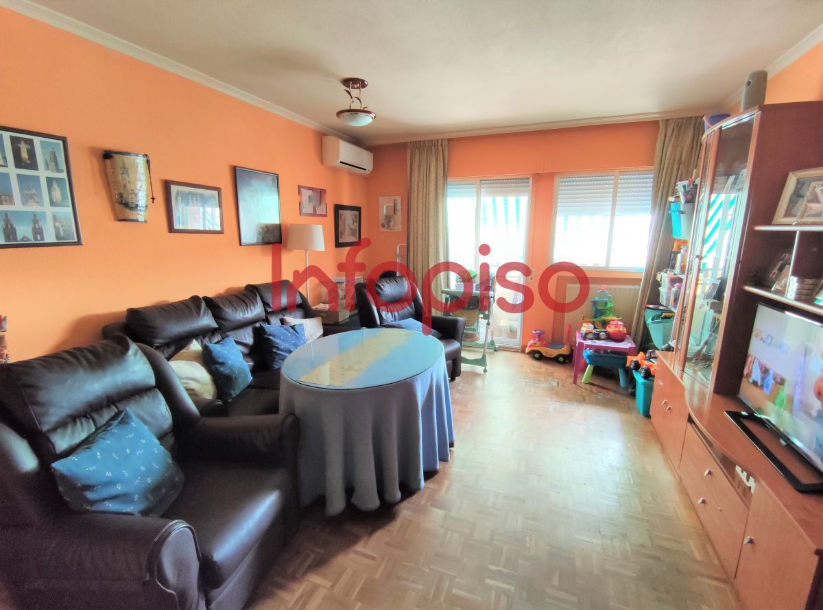 Living room of Flat for sale in Valdepeñas  with Air Conditioner, Heating and Parquet flooring