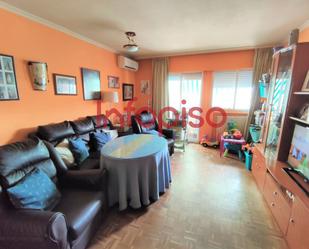 Sala d'estar de Pis en venda en Valdepeñas amb Aire condicionat, Calefacció i Parquet