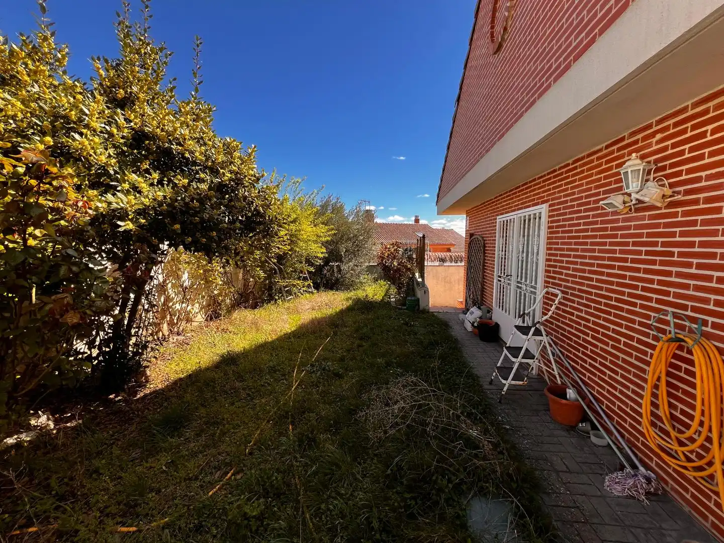 Jardín de Casa adosada en venta en Pozuelo del Rey con Calefacción, Piscina y Amueblado