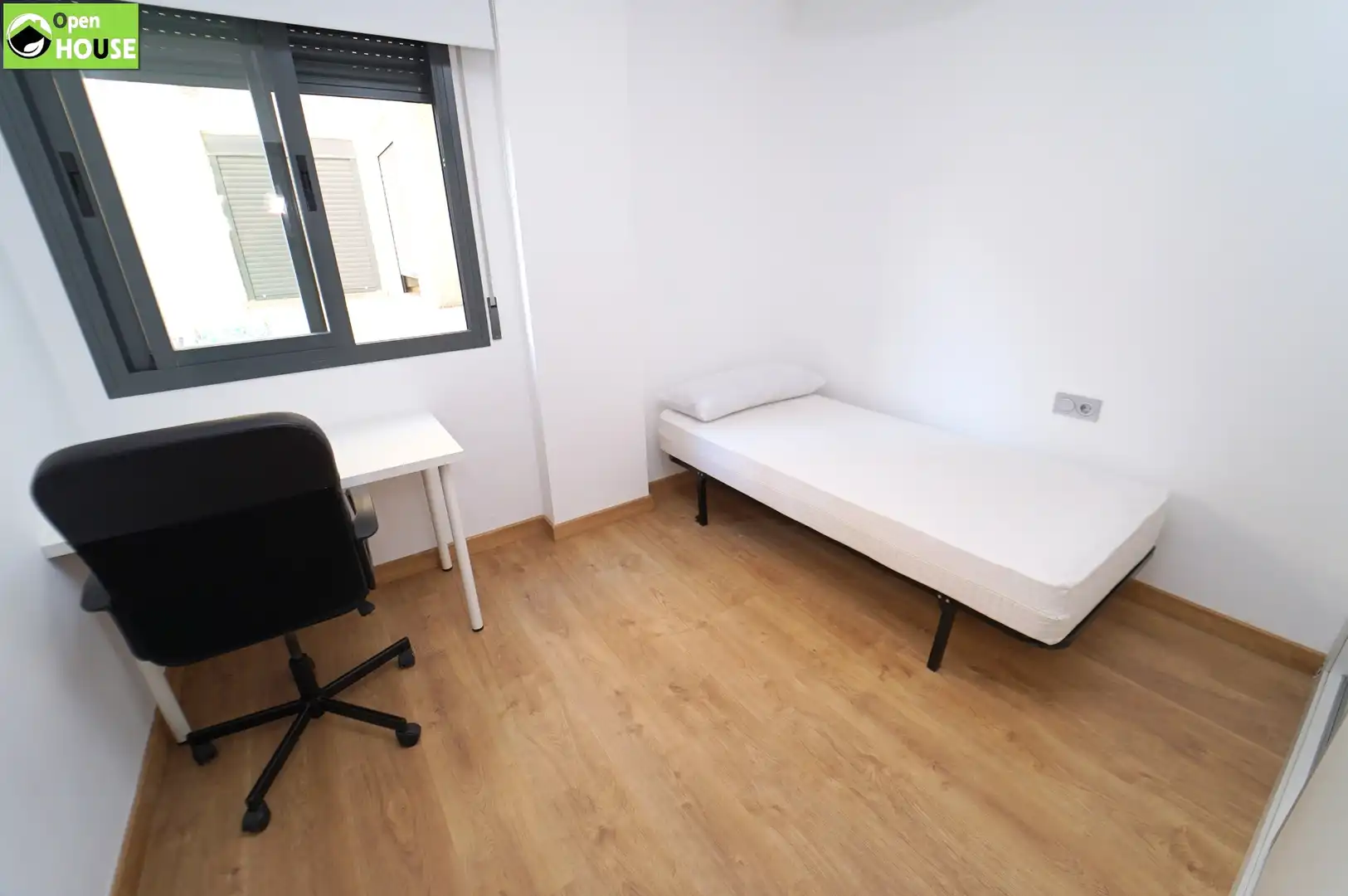 Bedroom of Flat for rent in Armilla  with Air Conditioner, Furnished and Oven