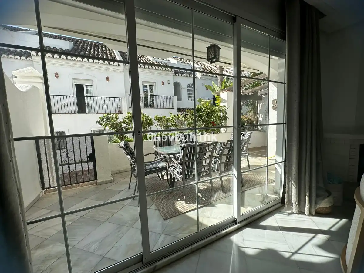 Jardí de Casa adosada de lloguer en Marbella amb Aire condicionat, Jardí privat i Piscina
