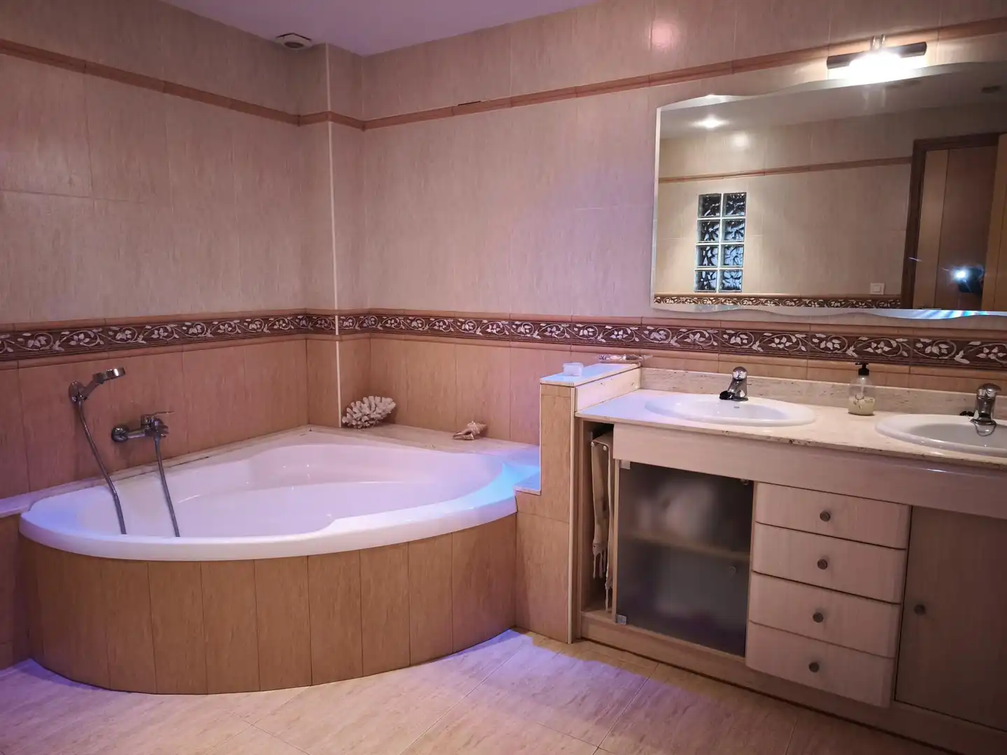 Bany de Casa o xalet en venda en Amposta amb Parquet, Terrassa i Moblat