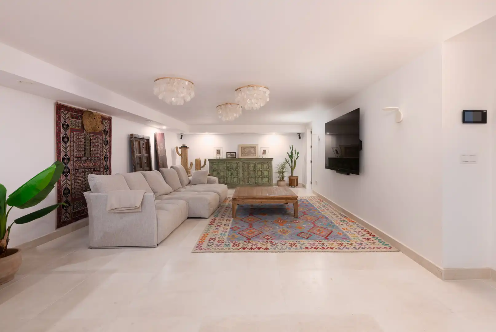 Sala de estar de Casa o chalet en venta en Marbella con Aire acondicionado, Calefacción y Jardín privado