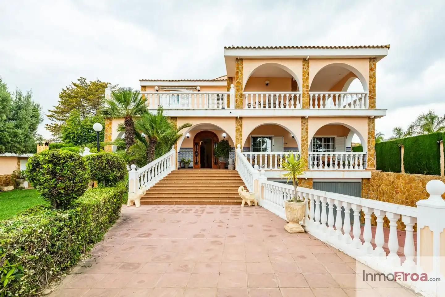 Exterior view of Houses for sale in L'Eliana  with Private garden, Terrace and Swimming Pool