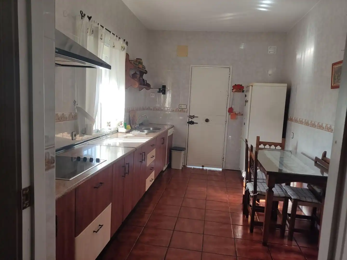 Cocina de Casa o chalet de alquiler en Castilblanco de los Arroyos con Jardín privado, Terraza y Piscina