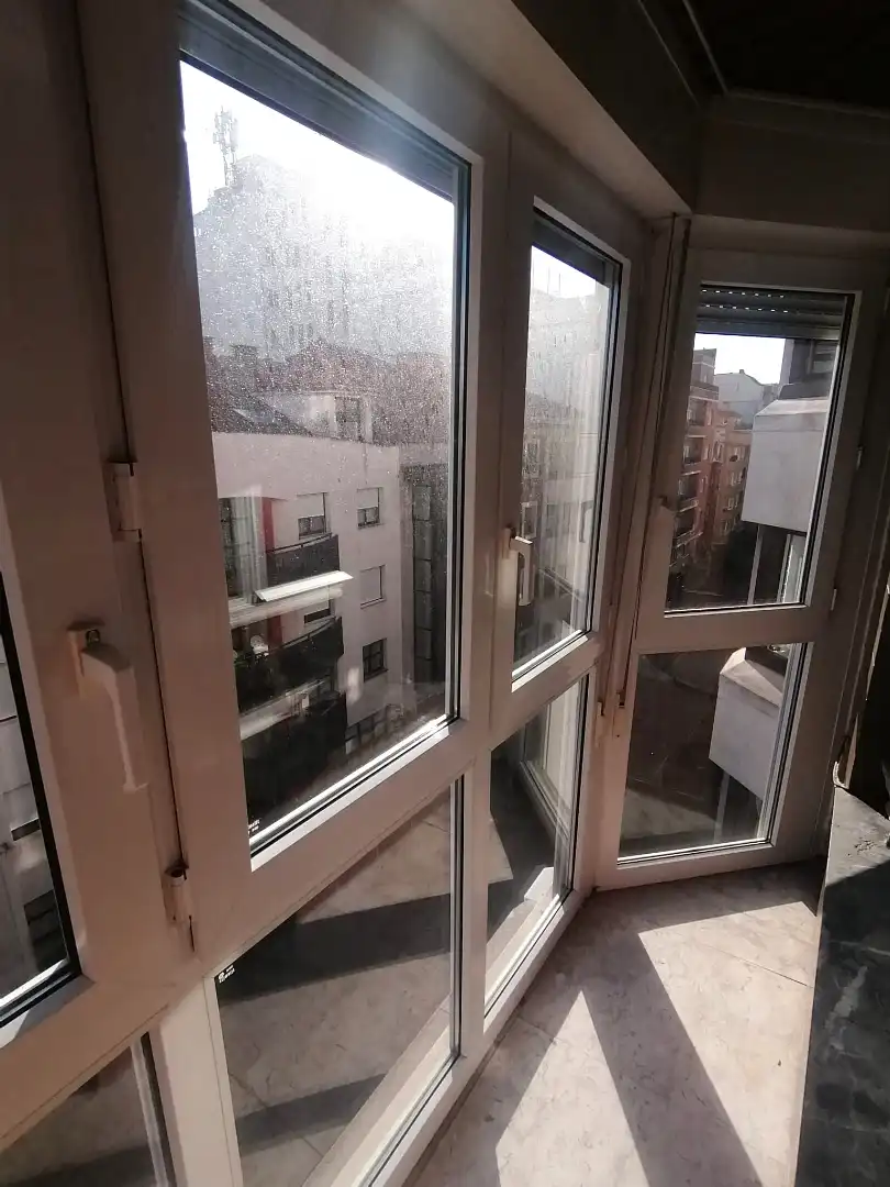 Schlafzimmer von Wohnung zur Miete in Gijón  mit Heizung, Parkett und Terrasse
