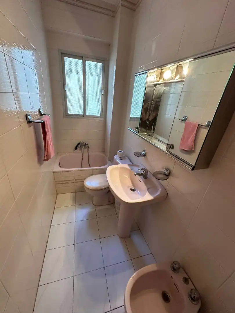 Bathroom of Flat for rent in Granada  with Furnished, Washing machine and Microwave
