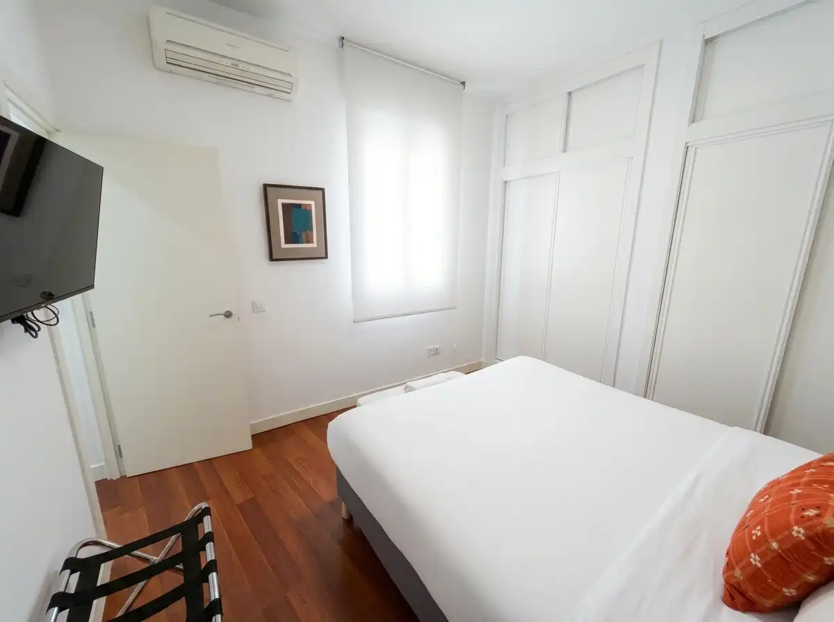 Dormitori de Apartament en venda en Madrid amb Aire condicionat i Moblat