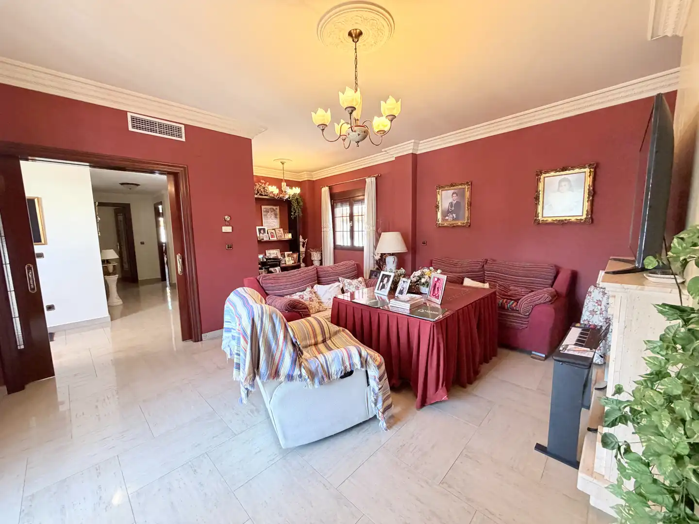 Sala d'estar de Casa o xalet en venda en Bormujos amb Aire condicionat, Jardí privat i Terrassa
