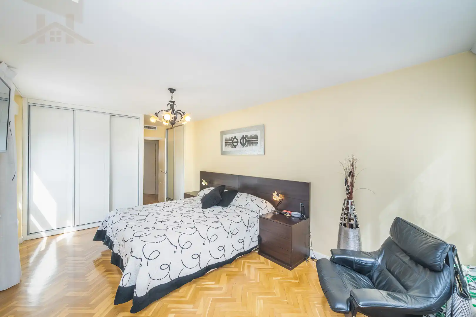 Bedroom of Flat for sale in Pozuelo de Alarcón  with Air Conditioner, Heating and Storage room