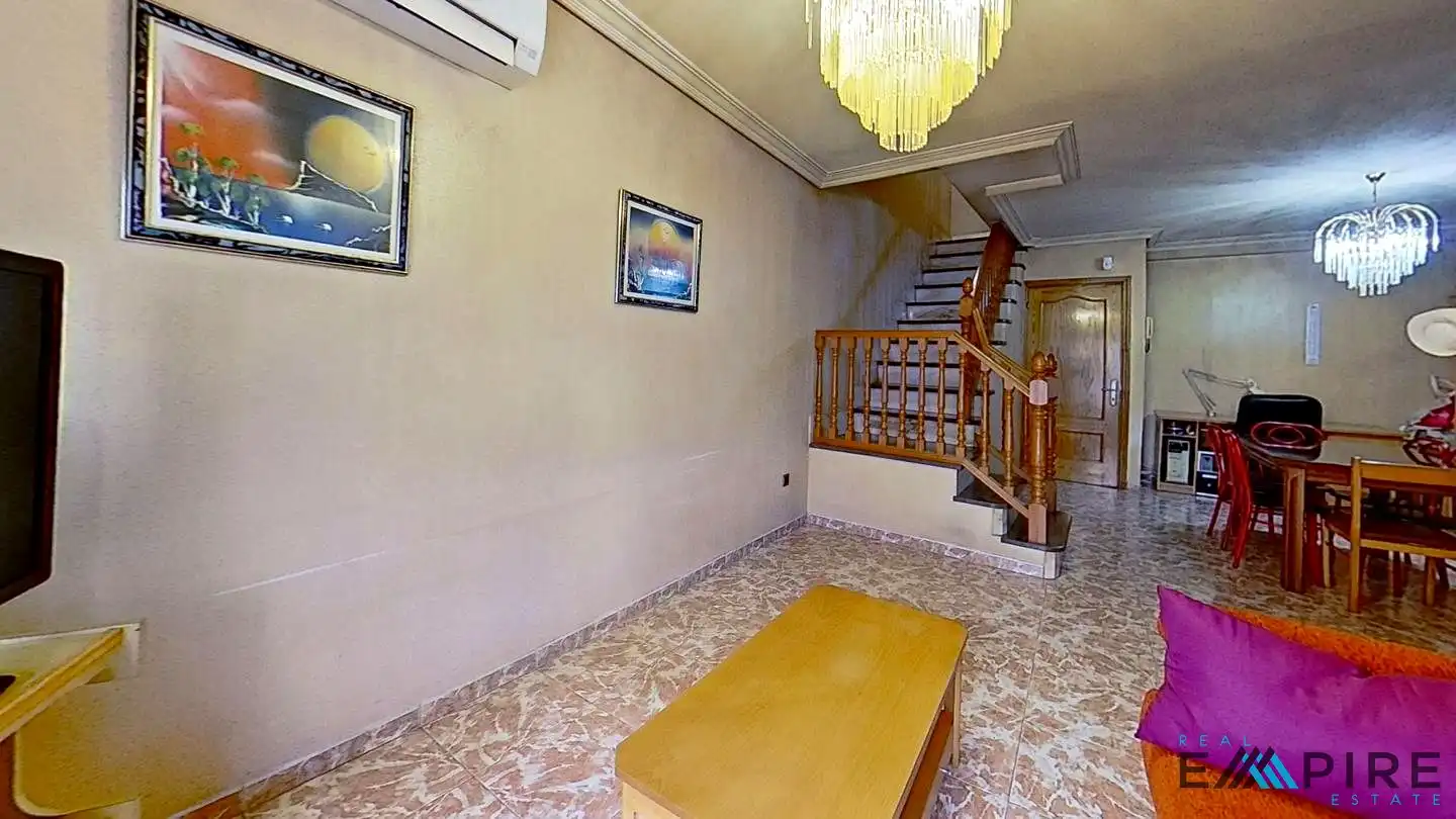 Casa o chalet en venta en Parla con Calefacción, Terraza y Amueblado