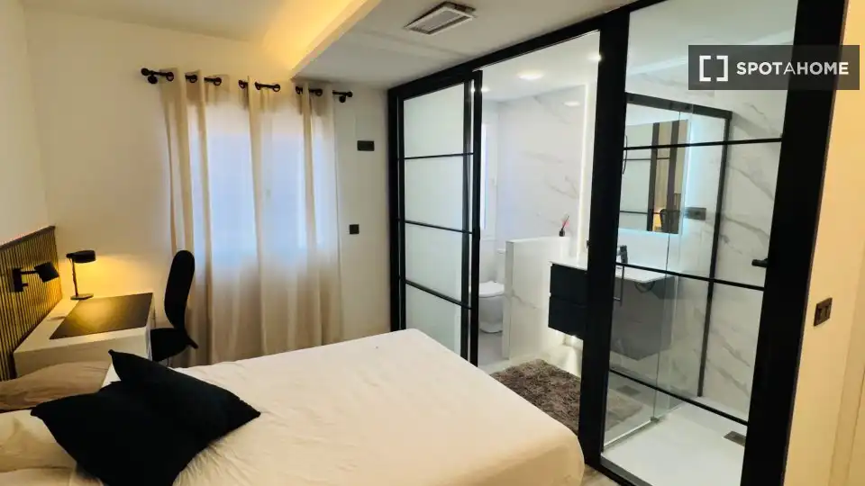 Bedroom of Flat for rent in Madrid  with Air Conditioner, Heating and Furnished
