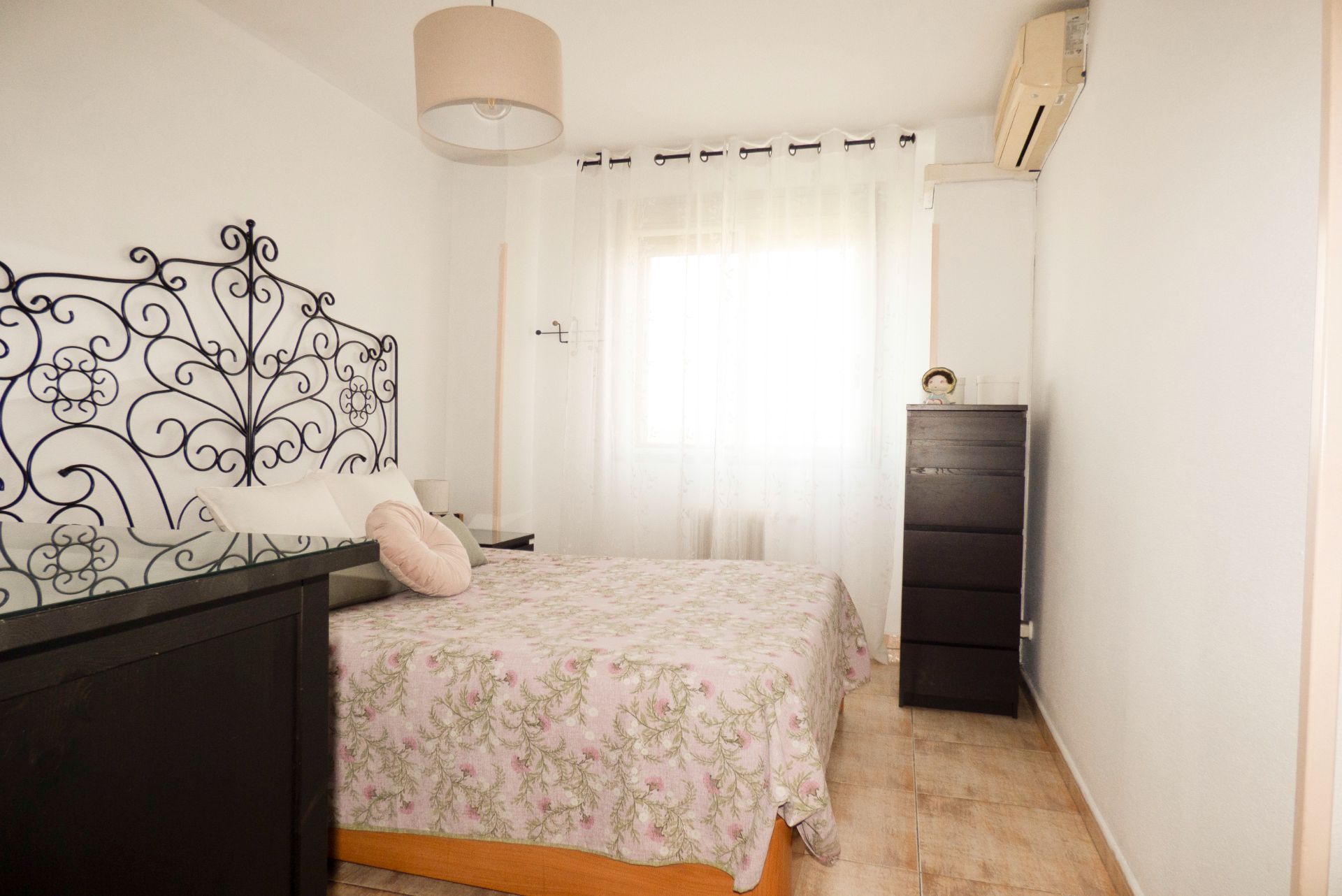 Bedroom of Flat for sale in Fuenlabrada  with Air Conditioner, Terrace and Storage room