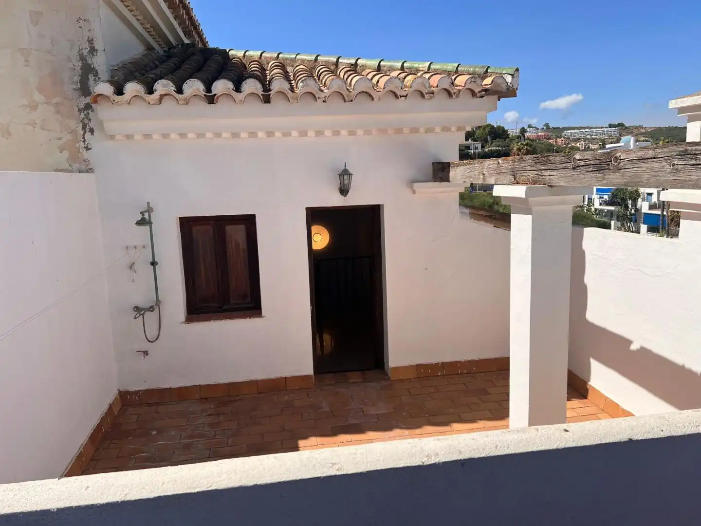 Außenansicht von Wohnung zur Miete in Manilva mit Terrasse, Möbliert und Waschmaschine