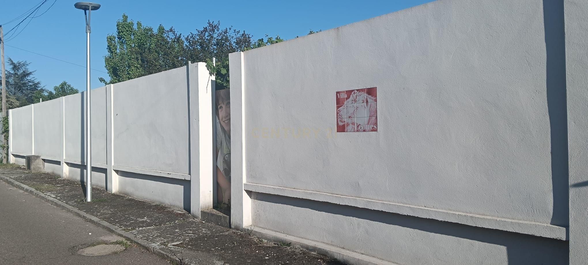 Vista exterior de Casa o xalet en venda en San Román de los Montes amb Jardí privat, Traster i Piscina