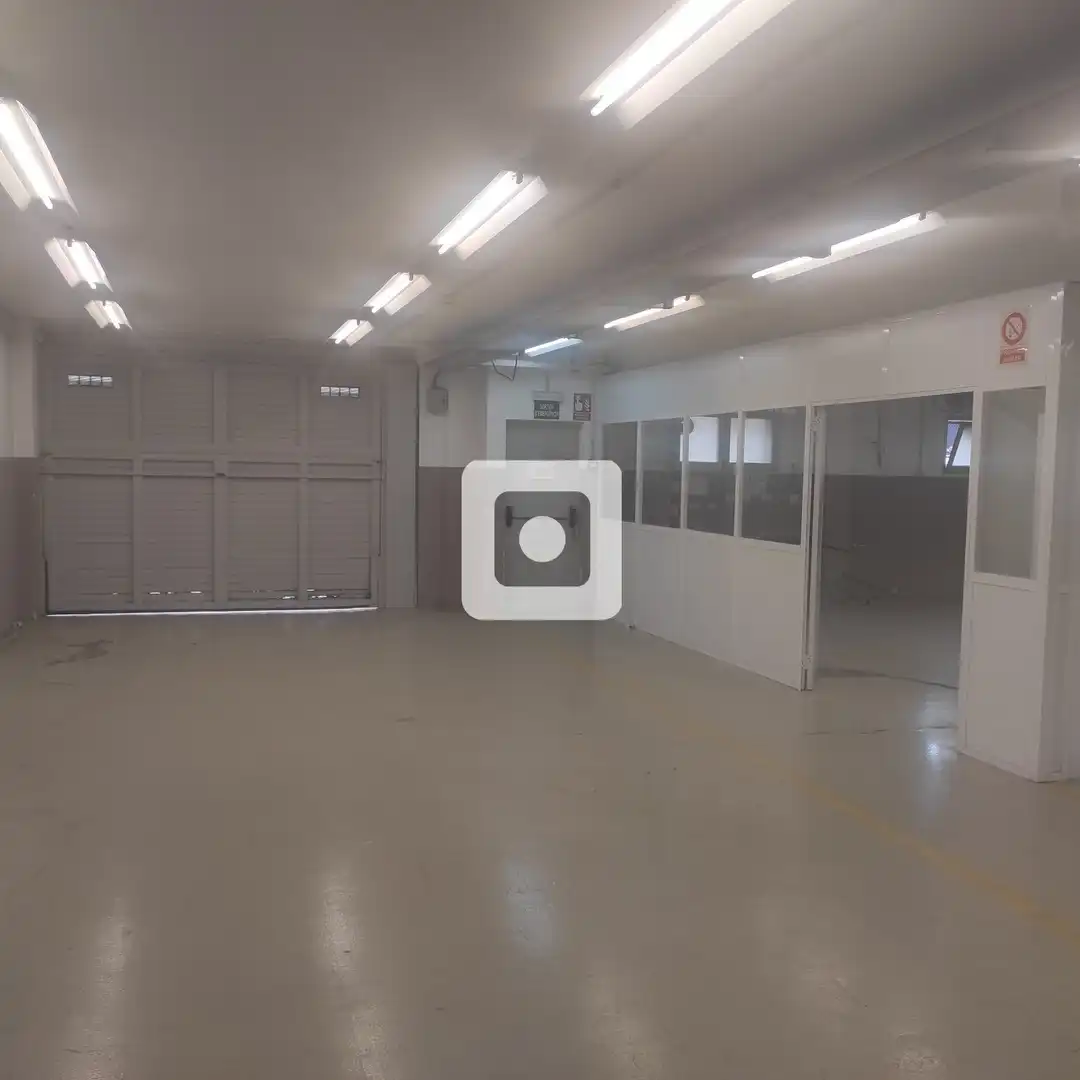 Industrial buildings for rent in de les Cosidores, Egara