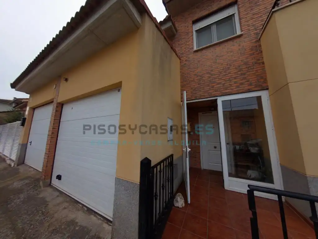 Exterior view of Houses for sale in San Mateo de Gállego  with Air Conditioner, Private garden and Terrace